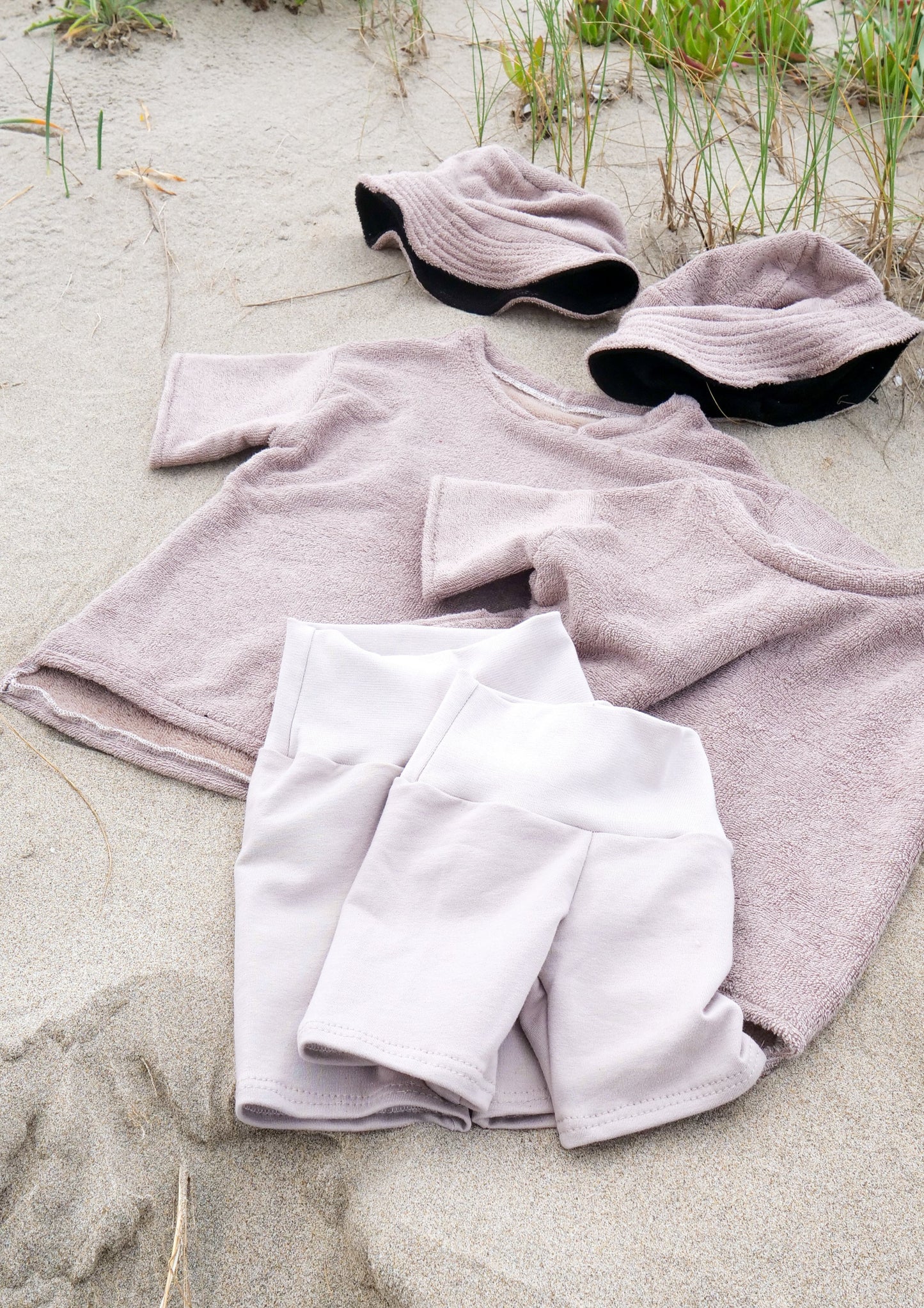 Set mit Bucket Hat, Frottee Long Shirt & Radlerhose French Terry