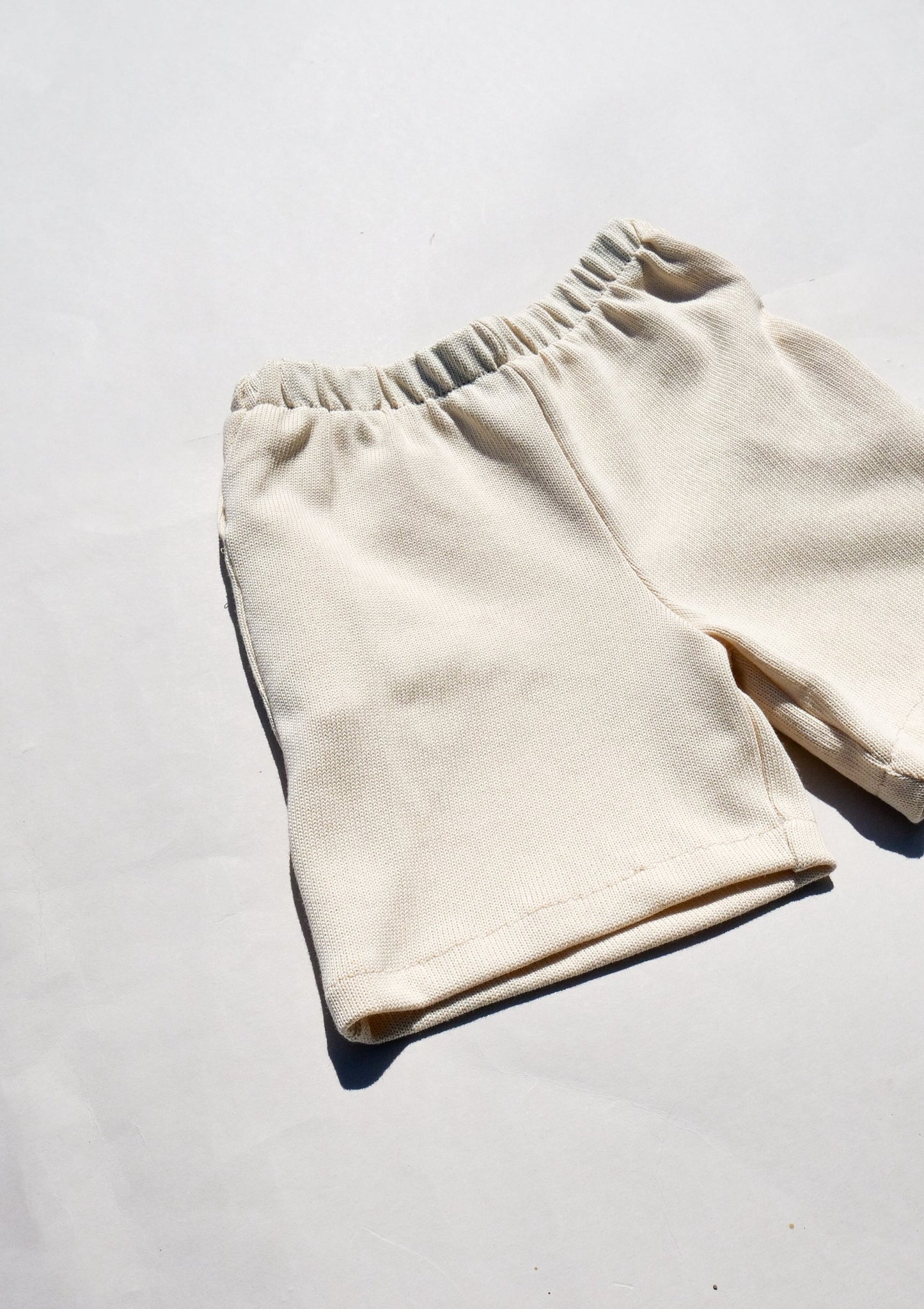 Long Shorts aus Feinstrick