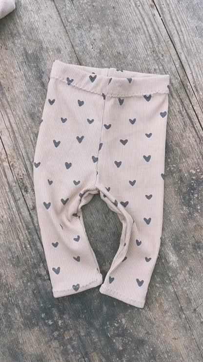 Leggings aus Rippstrick-Jersey mit Herz Print