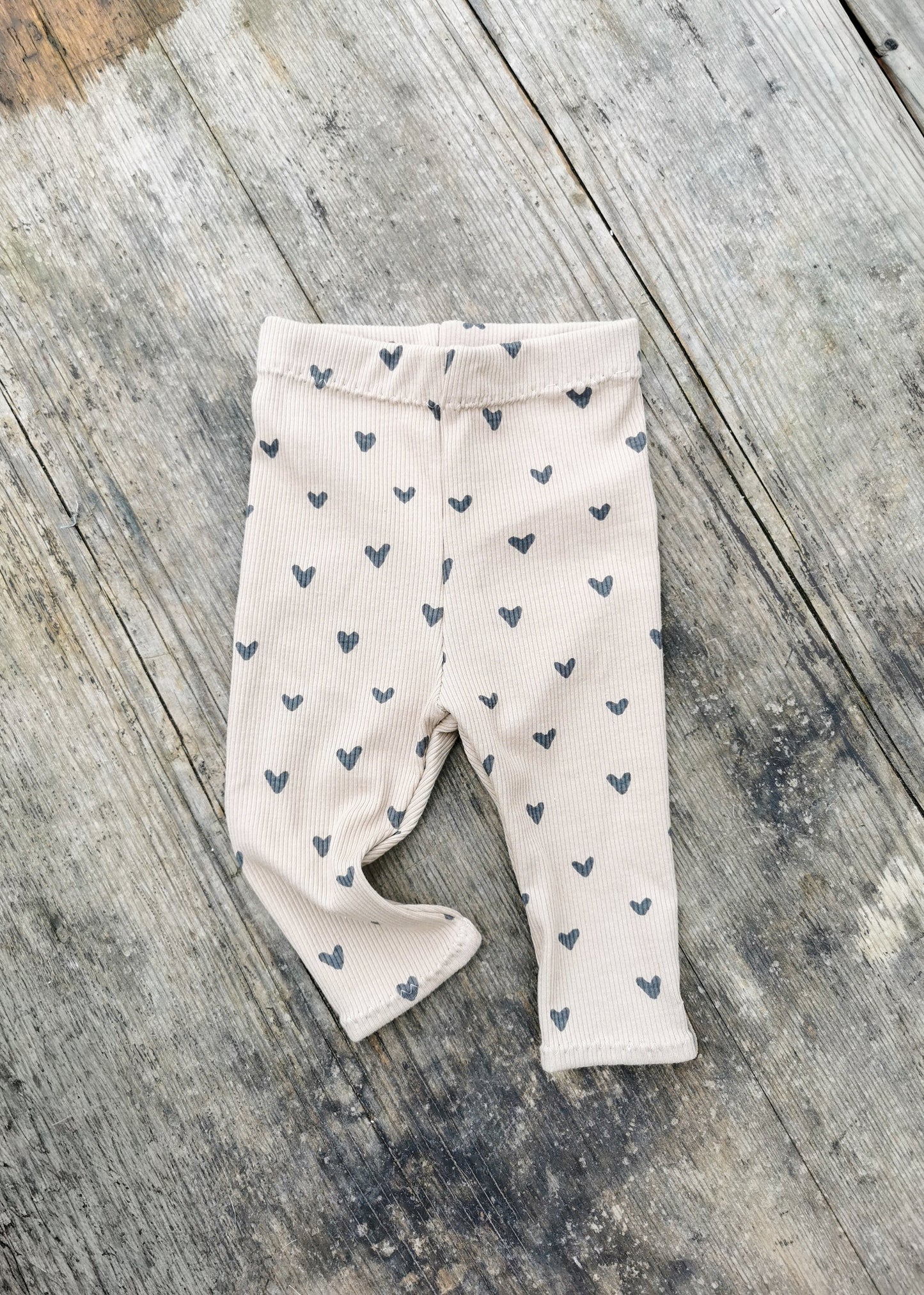 Leggings aus Rippstrick-Jersey mit Herz Print