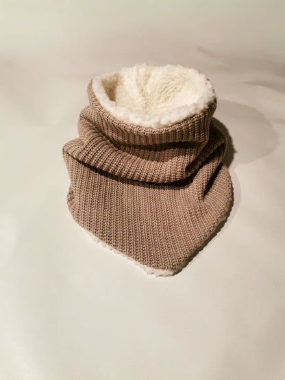 Grobstrick Dreiecks-Loopschal für Mama mit Teddyplüsch gefüttert