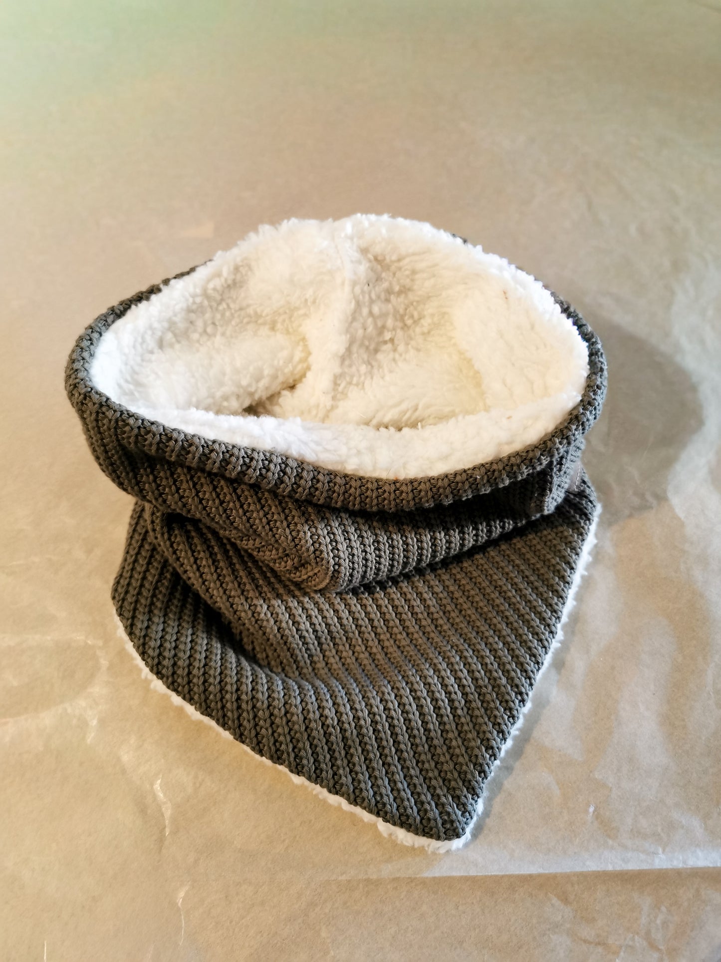 Grobstrick Dreiecks-Loopschal für Mama mit Teddyplüsch gefüttert