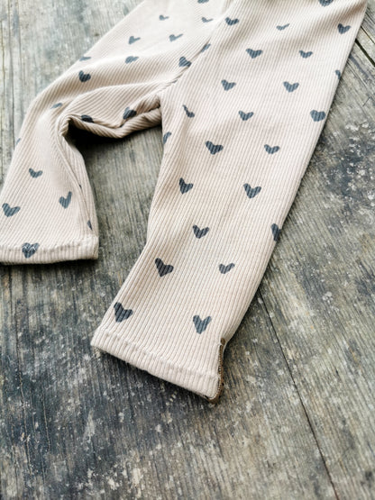Leggings aus Rippstrick-Jersey mit Herz Print