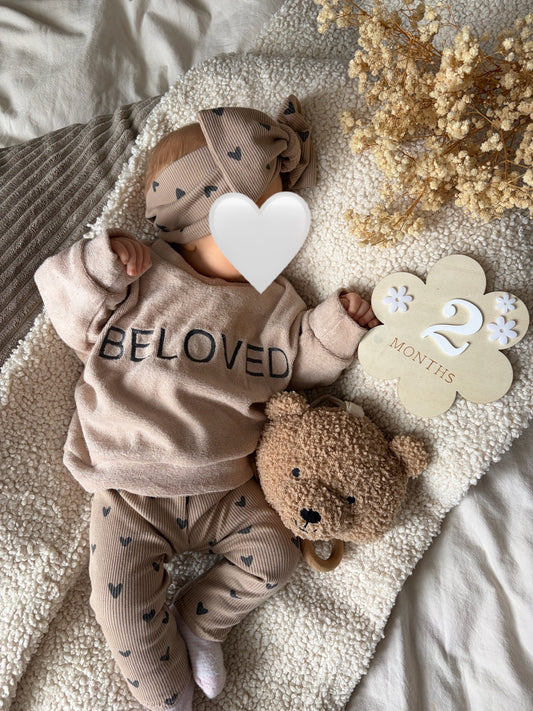 BELOVED Big LOVE Set  - Frottee Oversized Pullover & Leggings & Schleifenstirnband mit Herz-Print