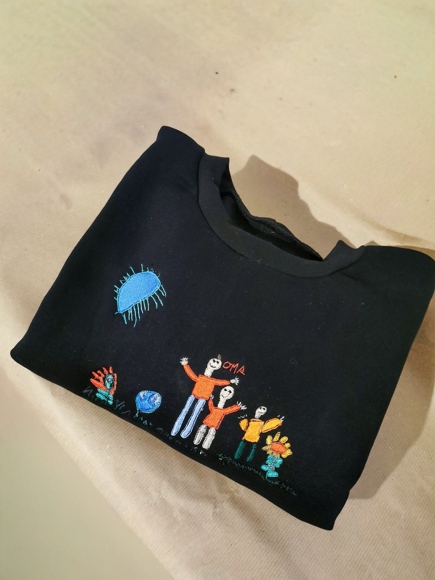 Personalisierter Hoodie für Damen mit Kinderzeichnung bestickt