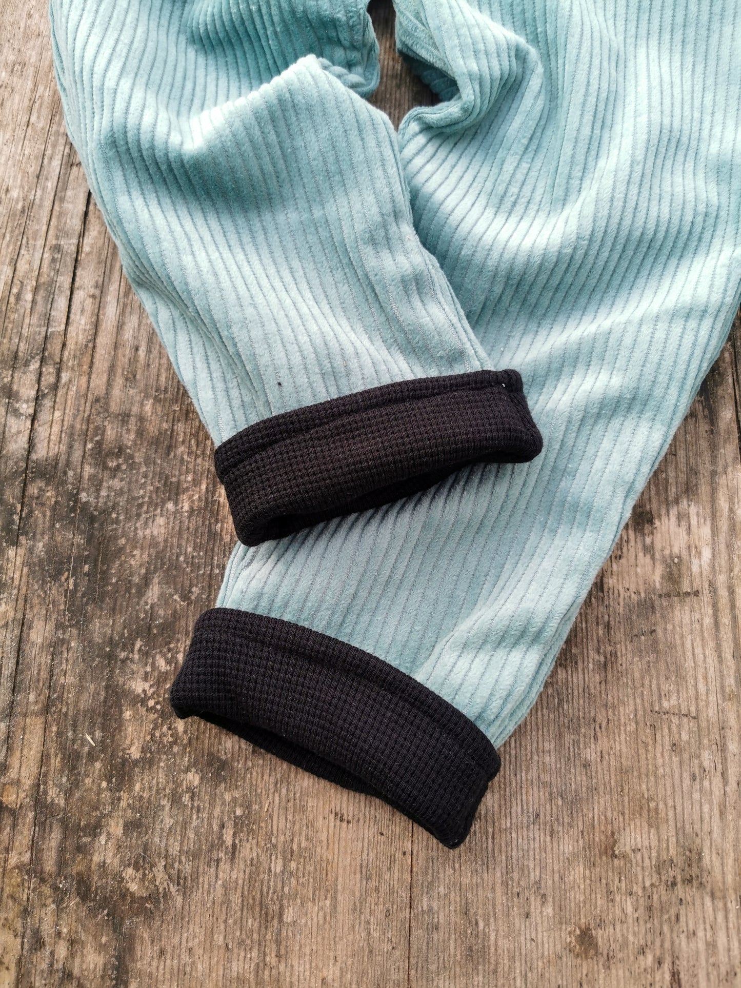 Cordhose leicht gefüttert mit Waffle-Knit Jersey