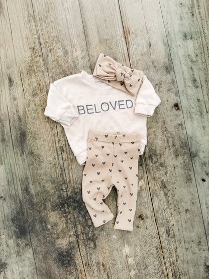 BELOVED Big LOVE Set  - Frottee Oversized Pullover & Leggings & Schleifenstirnband mit Herz-Print