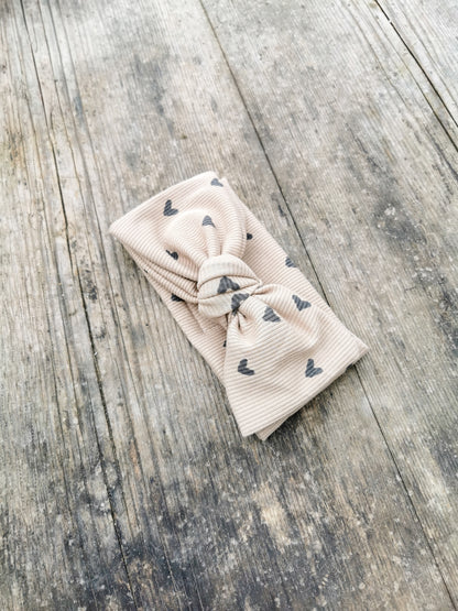 Schleifenstirnband mit Herz Print aus Rippstrick-Jersey
