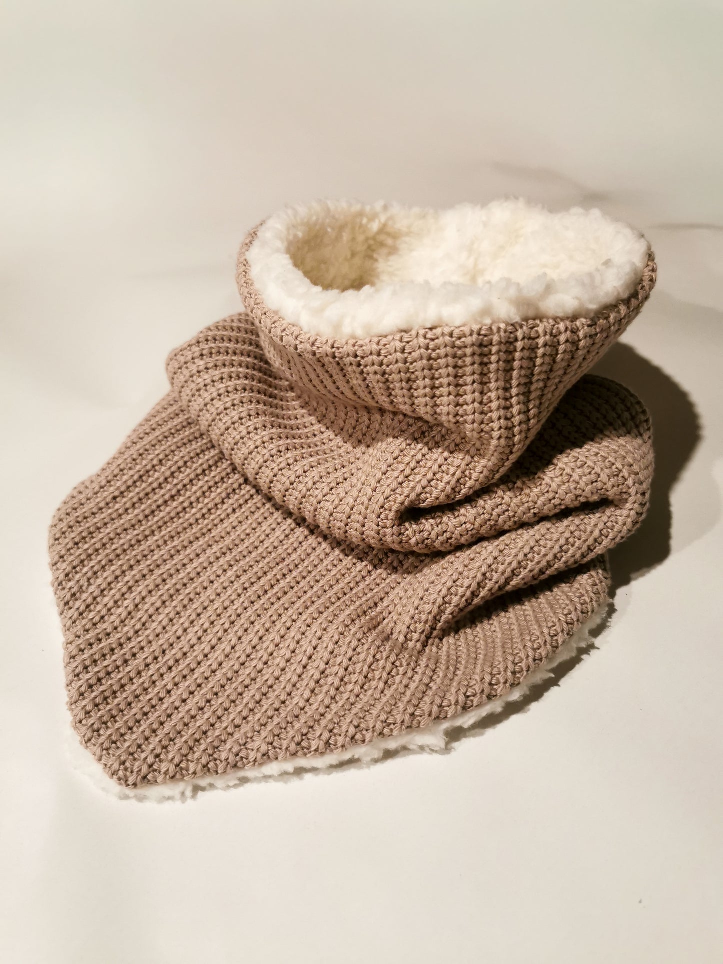 Grobstrick Dreiecks-Loopschal für Mama mit Teddyplüsch gefüttert