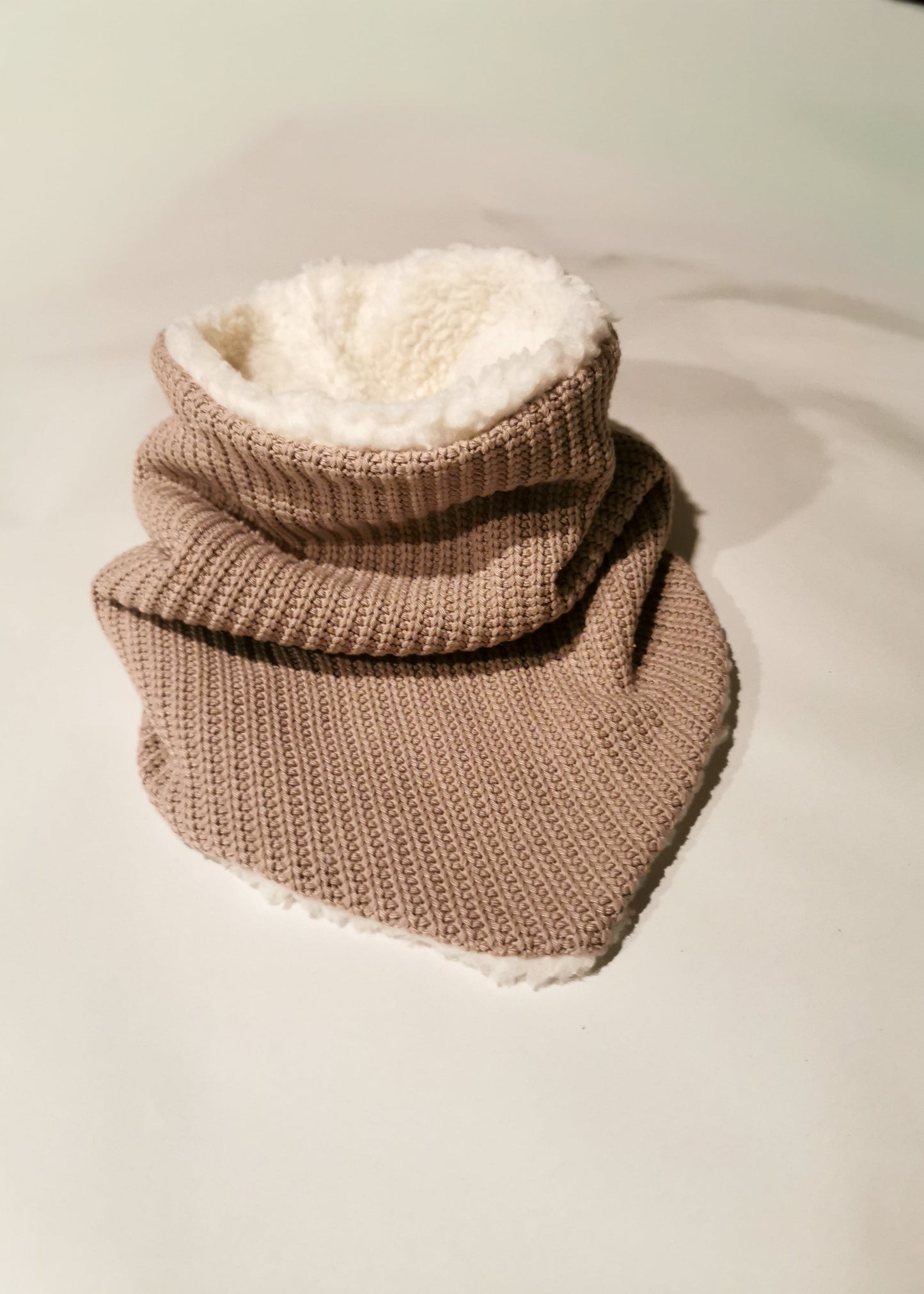 Grobstrick Dreiecks-Loopschal für Mama mit Teddyplüsch gefüttert