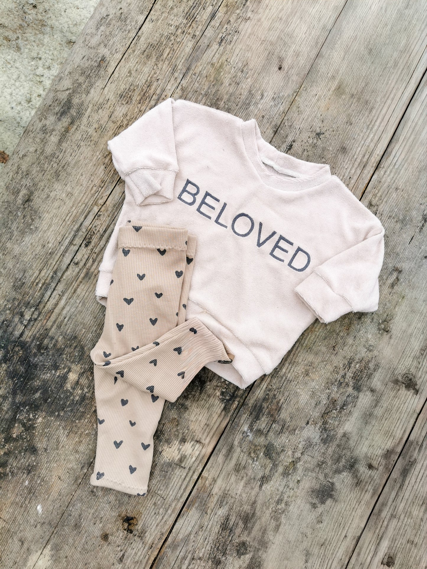 BELOVED Set - Frottee Oversized Pullover & Leggings mit Herz-Print