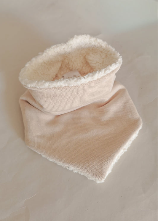 Feinstrick Dreiecks-Loopschal für Mama mit Teddyplüsch gefüttert