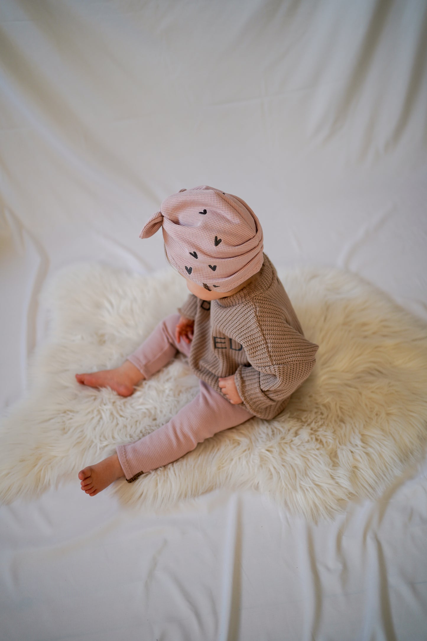 BELOVED Set Big - Grobstrick Oversized Pullover, Leggings aus Waffle-Knit & Turbanmütze mit Herzstickerei