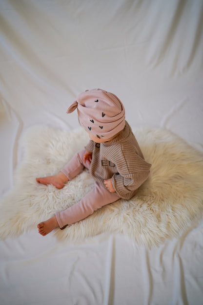 BELOVED Set Big - Grobstrick Oversized Pullover, Leggings aus Waffle-Knit & Turbanmütze mit Herzstickerei