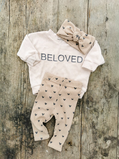 BELOVED Big LOVE Set  - Frottee Oversized Pullover & Leggings & Schleifenstirnband mit Herz-Print