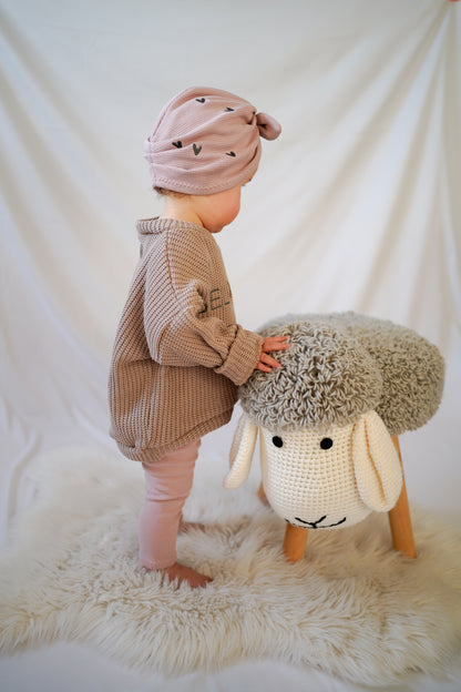 BELOVED Set Big - Grobstrick Oversized Pullover, Leggings aus Waffle-Knit & Turbanmütze mit Herzstickerei